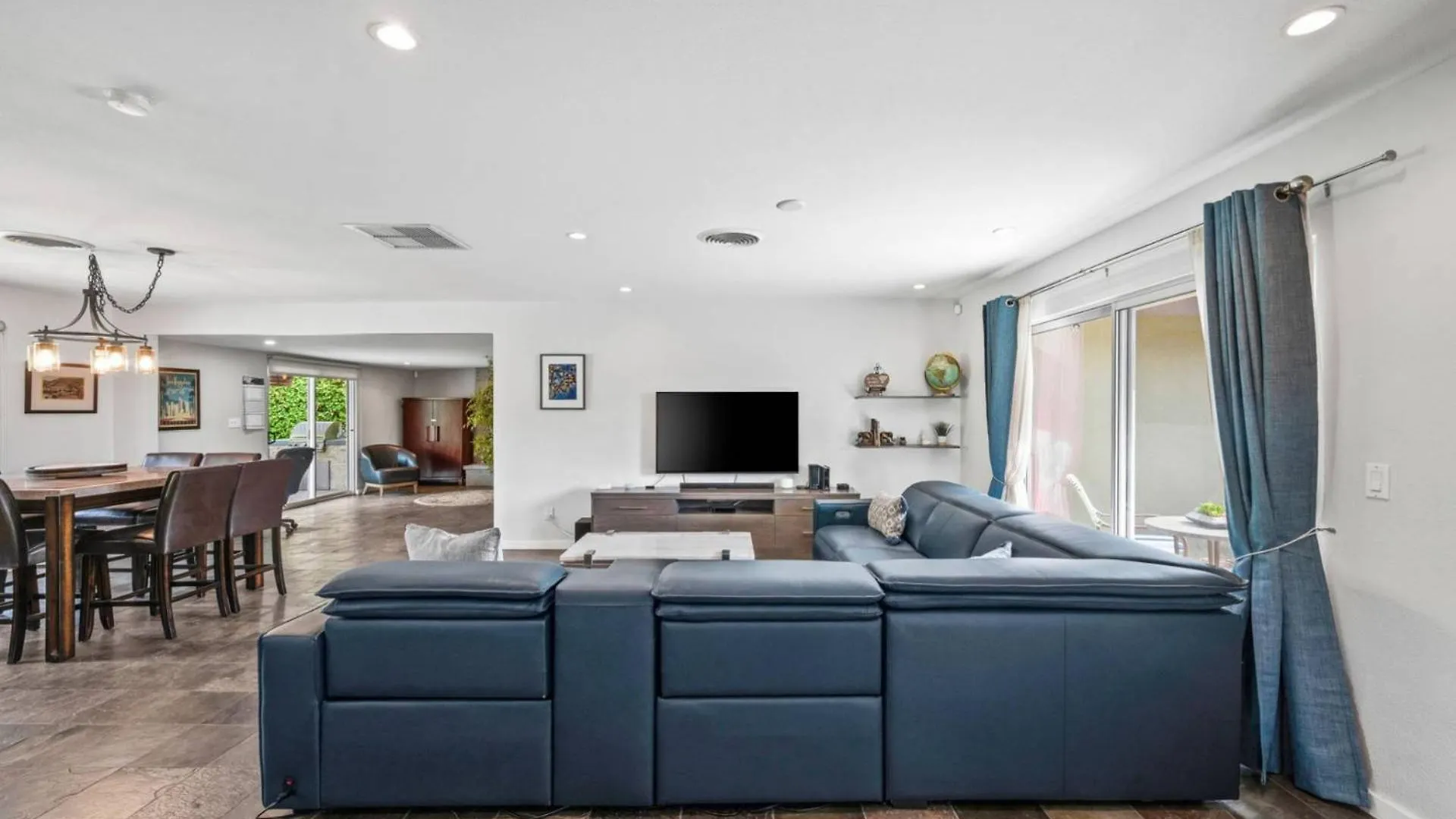 *Home - 2117 S Divot Ln, Palm Springs 0*,  ABD