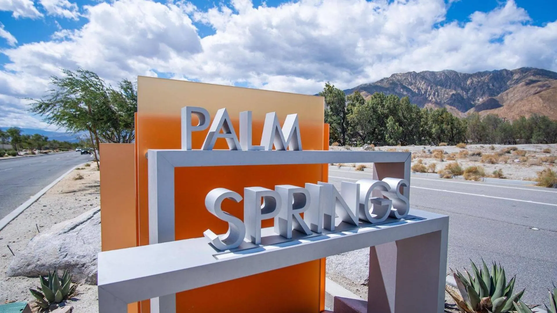 *Home - 2117 S Divot Ln, Palm Springs 0*,  ABD